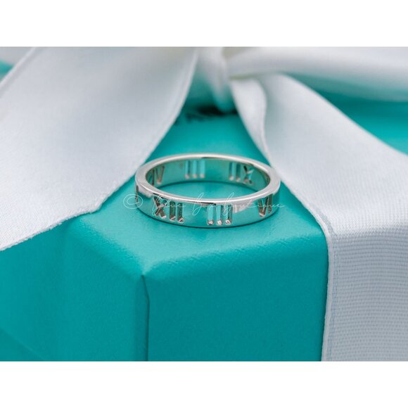 Tiffany & Co. Atlas Ring Vintage Classic Roman Cutout Numerals Band Size 5 - Picture 4 of 5